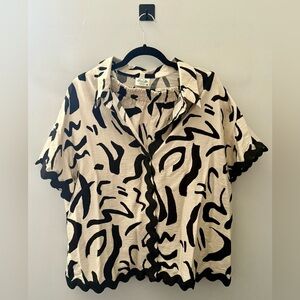 Artistic Black and Cream Set Button-Up Shirt and Shorts Size Large